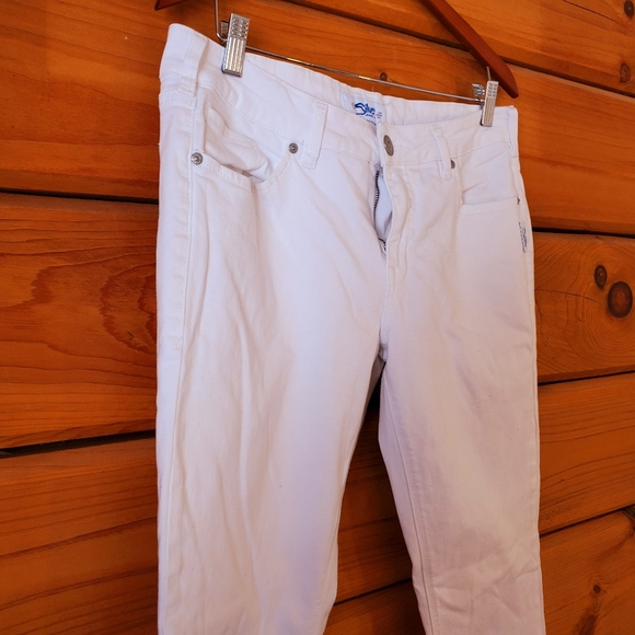 Silver Jeans - Picture 5 of 6